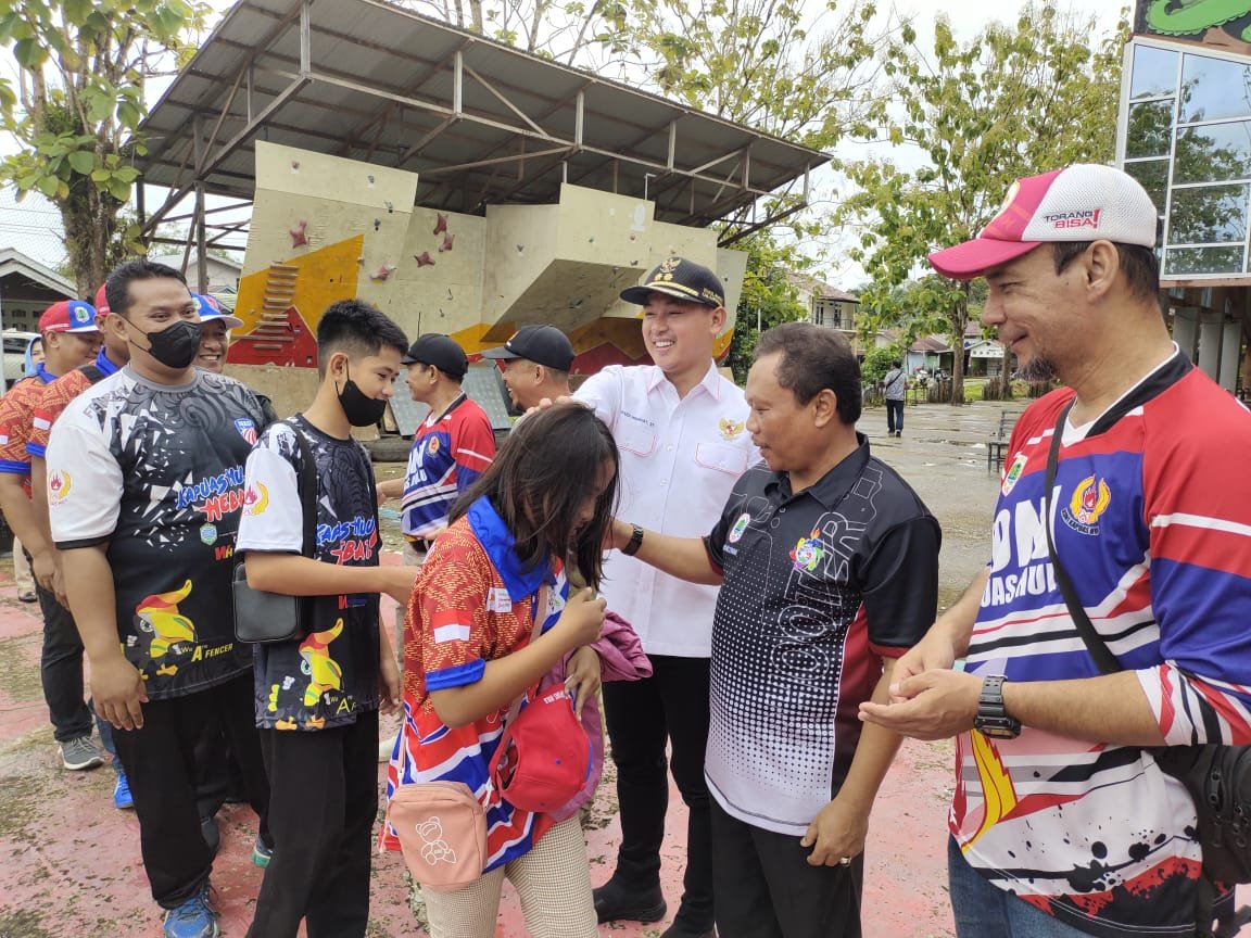 Lepas Tiga Cabor ke Porprov Kalbar, Wabup Wahyu Minta Atlet Berikan Prestasi Terbaik