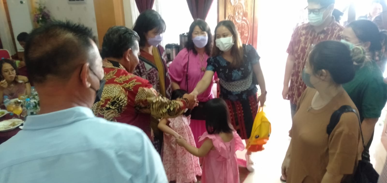 Gelar Open House Natal Selama Dua Hari, Bupati Paolus Hadi: Bahagia Itu Soal Hati