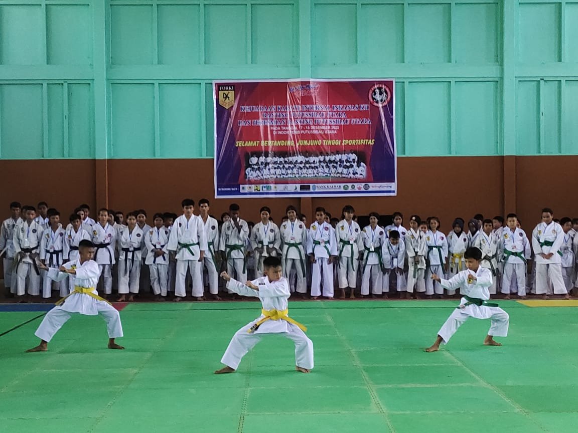 85 Karateka Bertarung di Kejuaraan Karate Internal Inkanas Kapuas Hulu