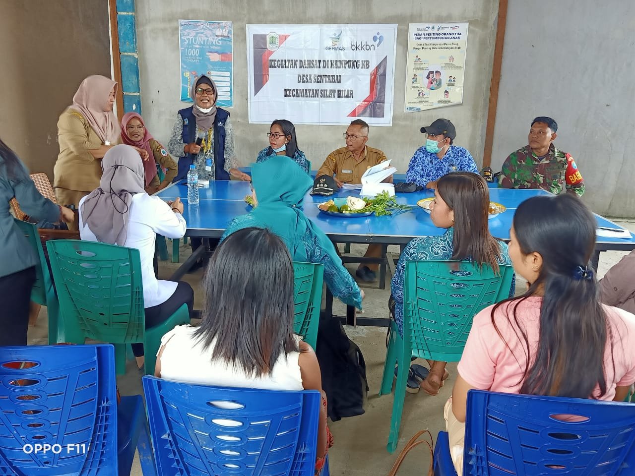 Babinsa Koramil Silat Hilir Dampingi Kegiatan Sosialisasi Dapur Sehat Atasi Stunting