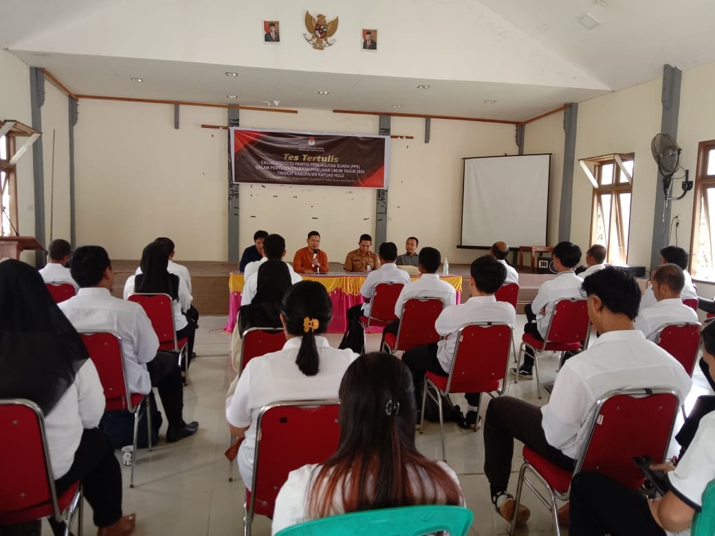 Ribuan Peserta Calon Anggota PPS Kapuas Hulu Ikuti Tes Tertulis