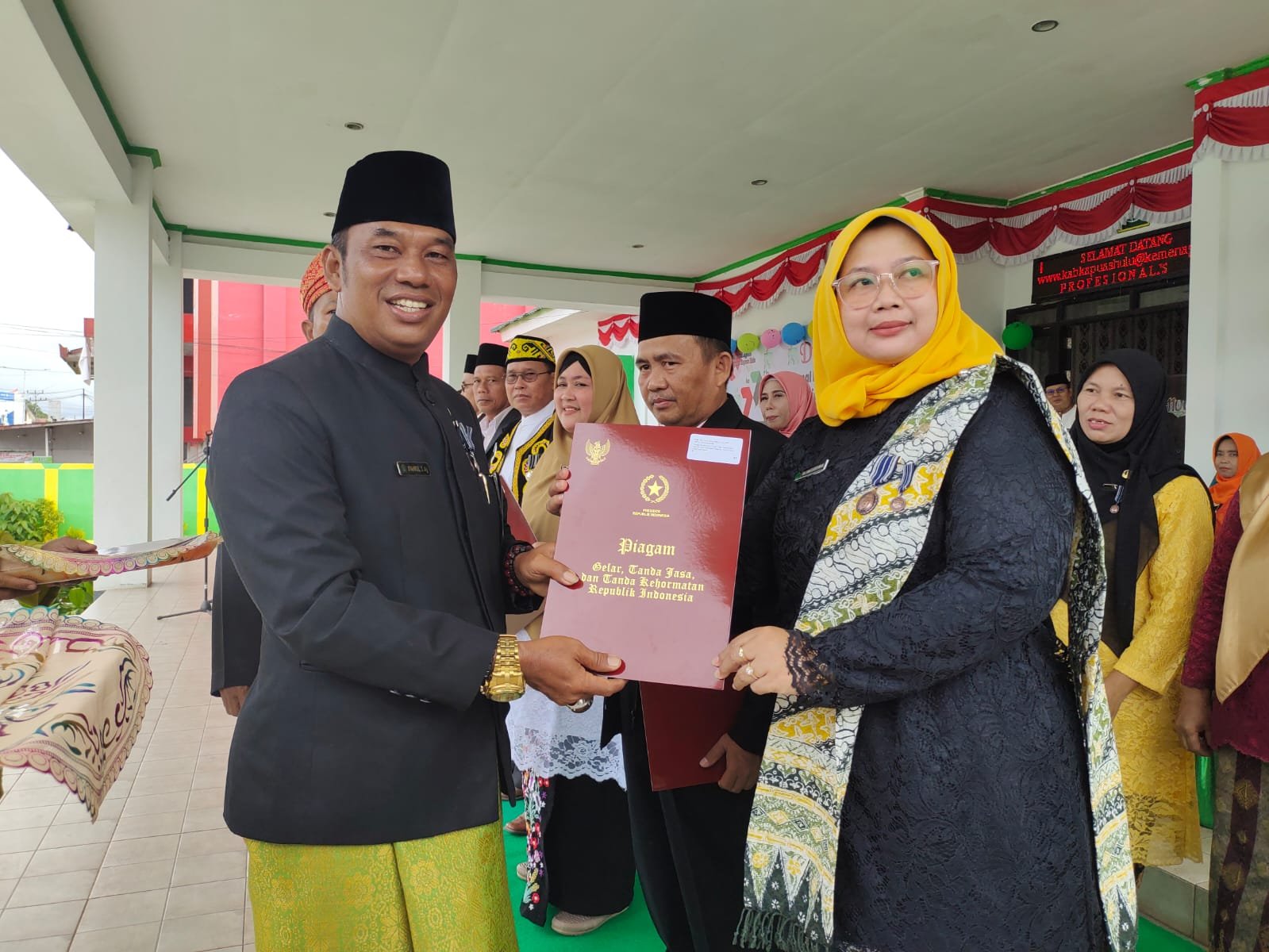 Hari Amal Bakti Kemenag ke-77, 15 ASN Kemenag Kapuas Terima Penghargaan dari Presiden