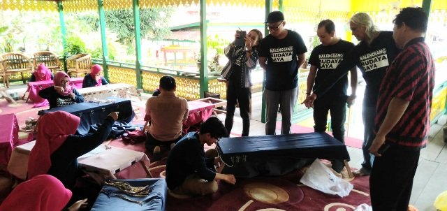 10 Penyulam Terima Bantuan Peralatan dan Bahan Tenun Kalengkang