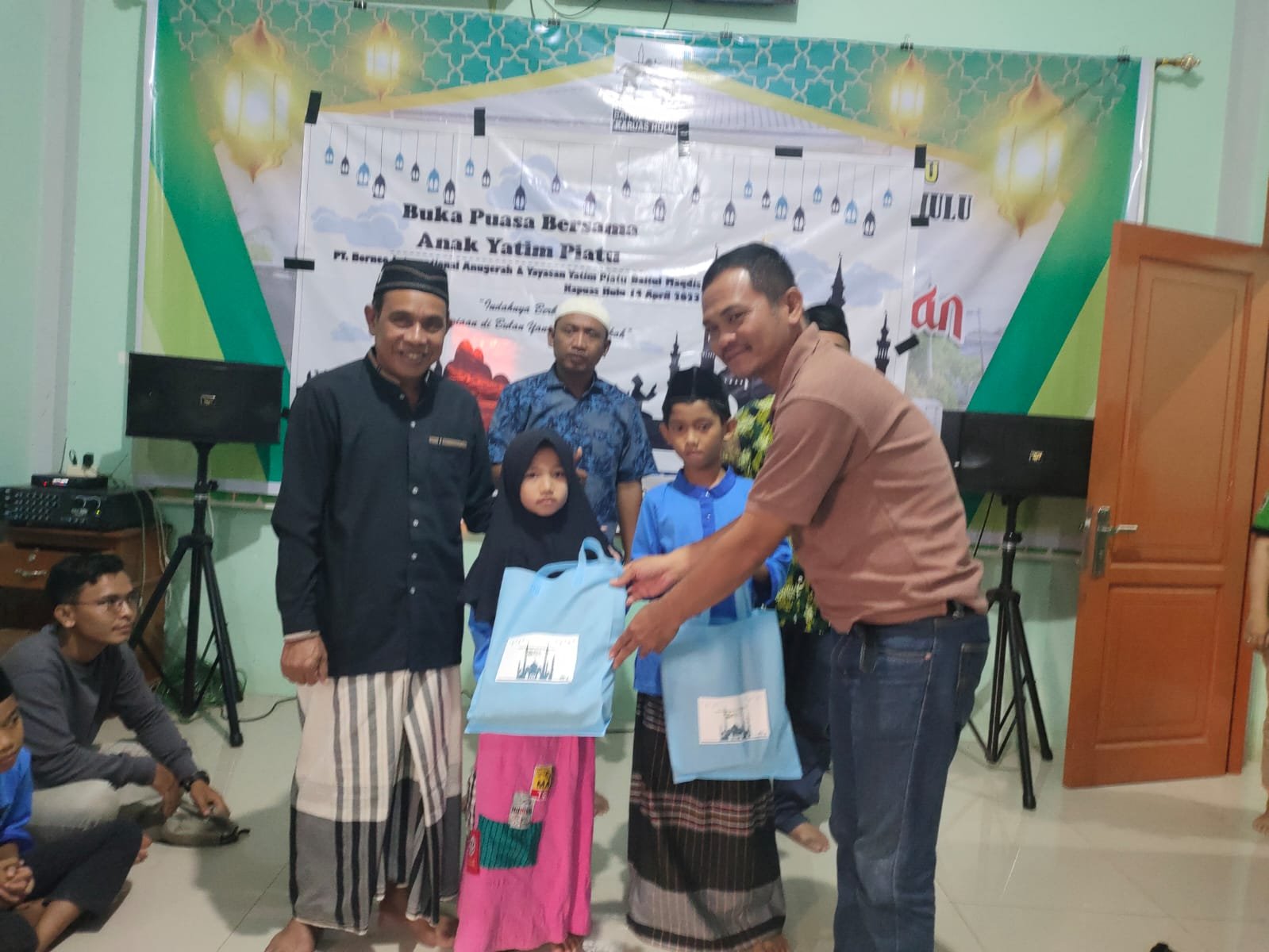 Manajemen Perusahaan Kelapa Sawit PT FBG Buka Puasa Bersama Anak Yatim