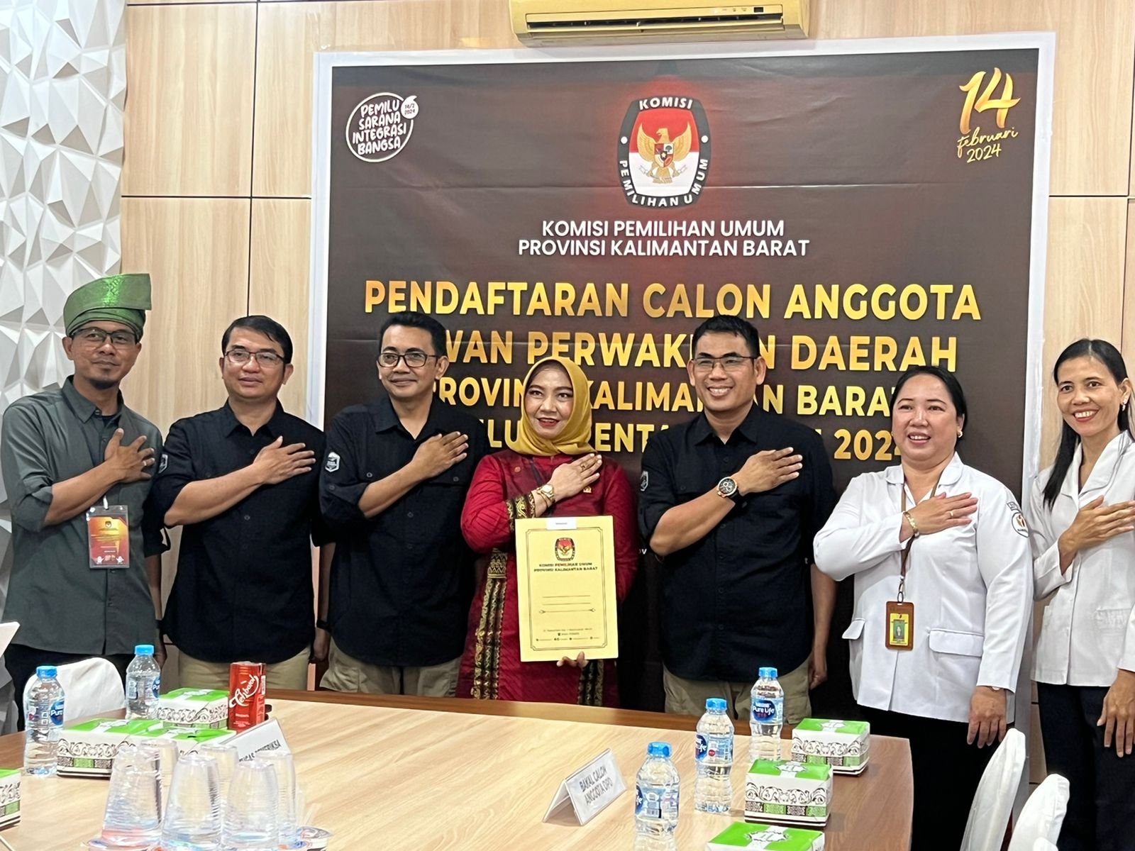 Erlinawati Anggota DPD RI Asal Kalbar Kembali Mendaftar ke KPU Kalbar