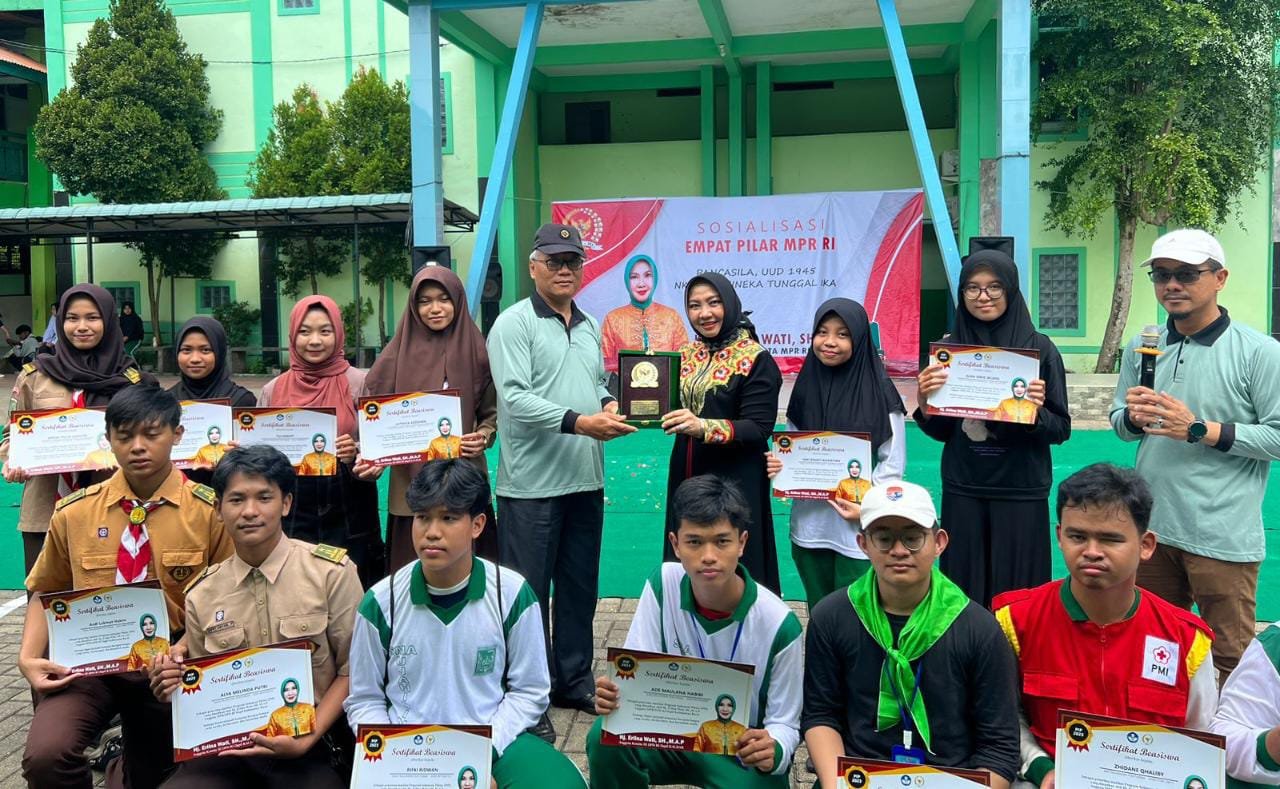 Erlinawati Senator Asal Kalbar Sampaikan Nilai Kebangsaan di Kalangan Remaja Pontianak