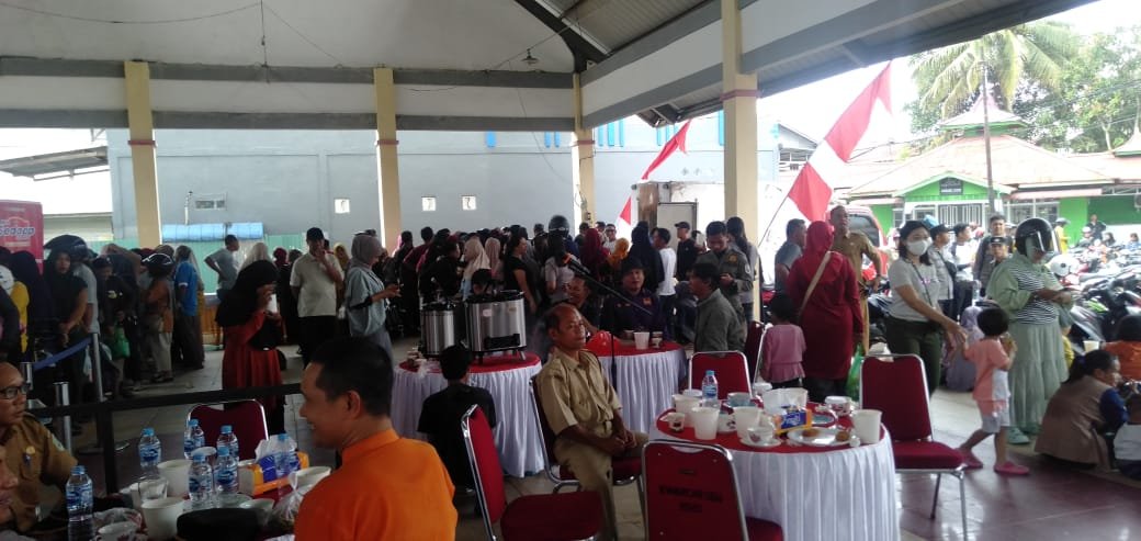 Pasar Murah Pemkab Sanggau “Diserbu” Warga