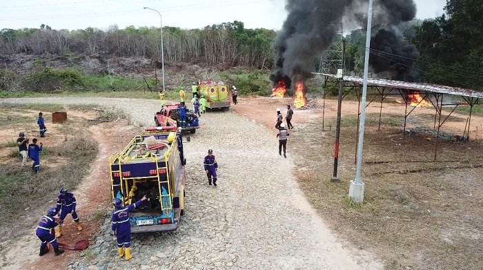 Semakin Sigap, PLN Berikan Sosialisasi Bahaya Kebakaran dan Lakukan Simulasi Tanggap Darurat Kebakaran di Proyek PLTU 2 Kalbar