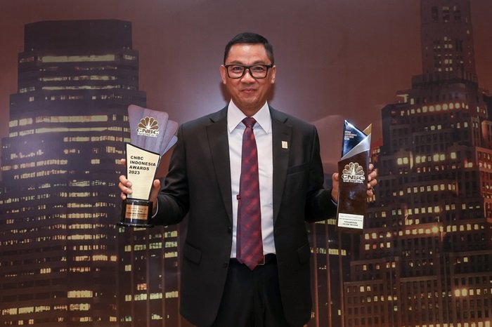 Direktur Utama PLN Darmawan Prasodjo Kembali Dinobatkan Jadi CEO Of The Year