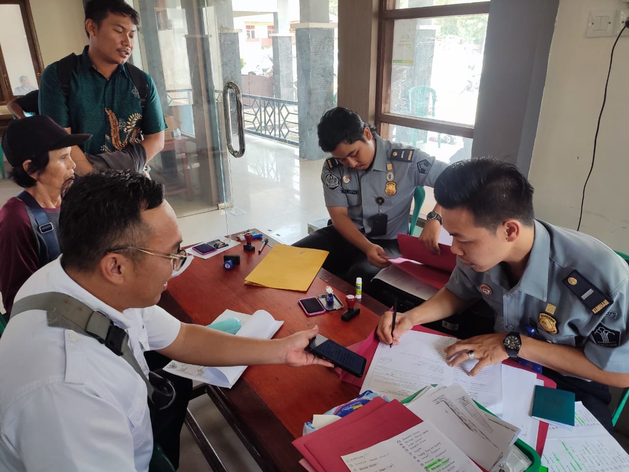 Imigrasi Putussibau Datangi Warga Perbatasan, Beri Layanan Pembuatan Paspor