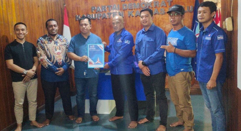 Ambil Formulir Pendaftaran di Demokrat, Wahyudi Hidayat dan Fransiskus Diaan Pisah?