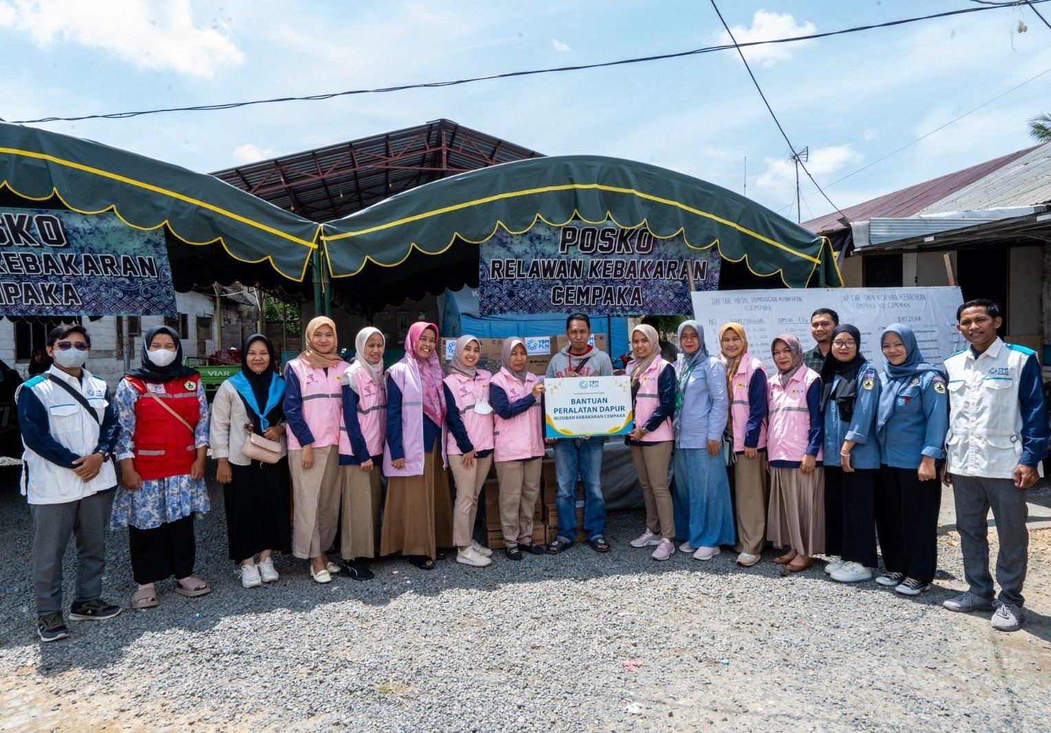 Srikandi PLN Salurkan Bantuan Perlengkapan Dapur ke Para Korban Musibah Kebakaran di Kota Banjar Baru