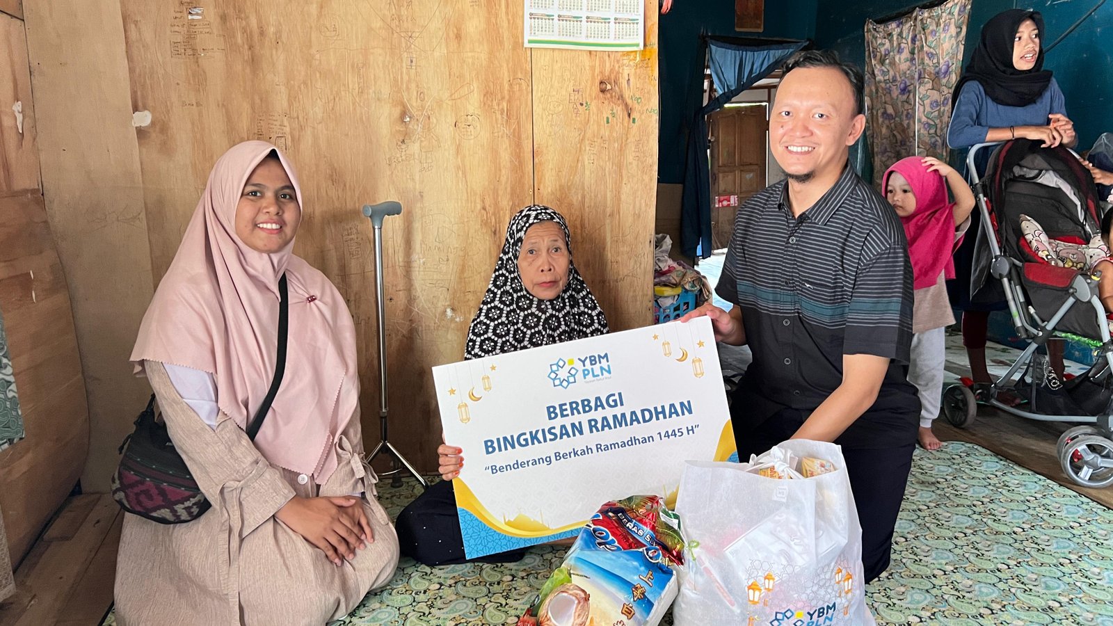 Jelang Idul Fitri, PLN Hadirkan Senyum Bagi Warga Kalsel yang Membutuhkan