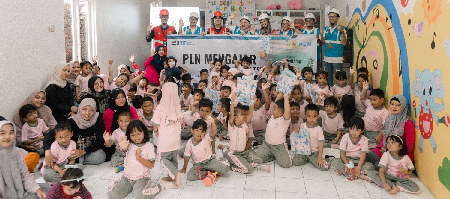 Begini Keseruan PLN Mengajar di TK Telkom Banjarbaru