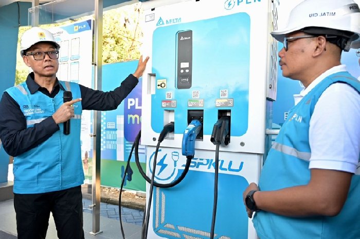 Dirut PLN Inspeksi SPKLU Jalur Mudik, Pastikan 1.299 Unit se-Indonesia Siaga Layani Pengguna Mobil Listrik