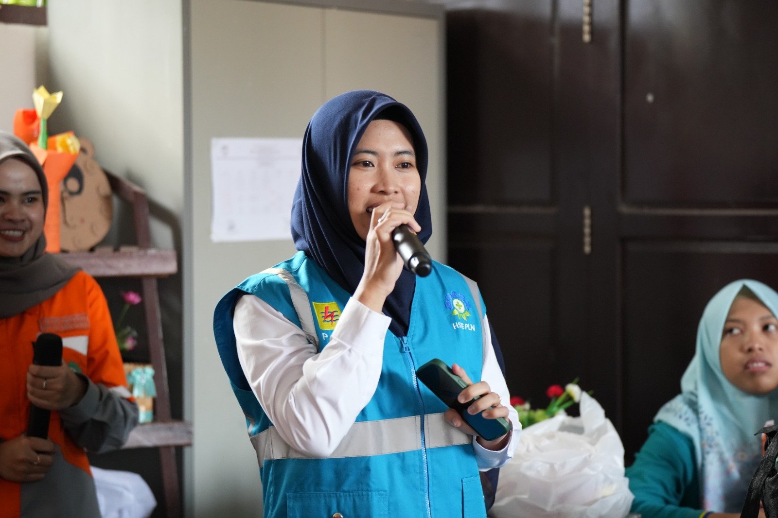 Srikandi PLN Perkenalkan Energi Baru Terbarukan ke Murid SD Palangka Raya