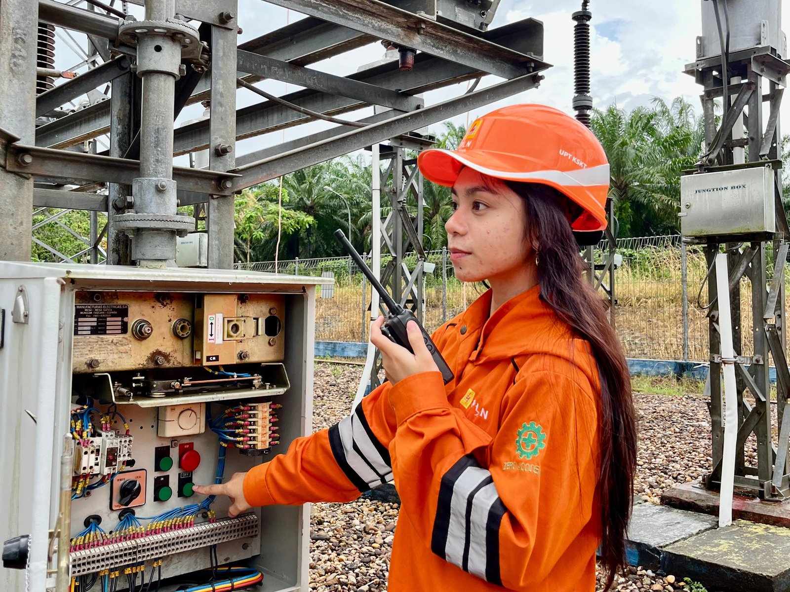 Tak Hanya di Belakang Layar, Srikandi PLN Tampil Pastikan Keandalan dan Kualitas Instalasi Listrik Banjarbaru