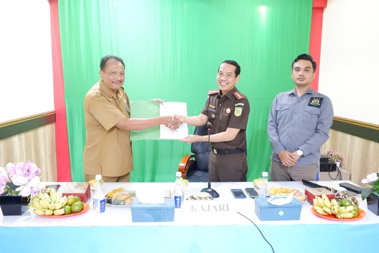 Kejari-Dinas PUPR Sanggau Teken Pakta Integritas