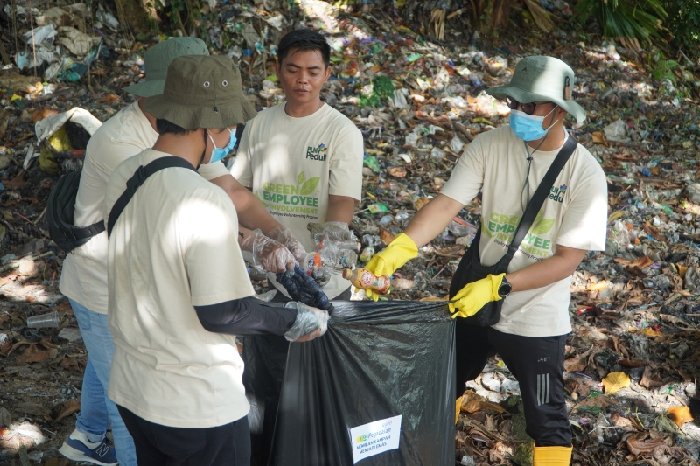Peringati Hari Lingkungan Hidup Sedunia, Relawan-relawan Pegawai PLN Sapu Bersih 1,4 Ton Sampah di 3 Titik Lokasi Kalbar-Kalteng