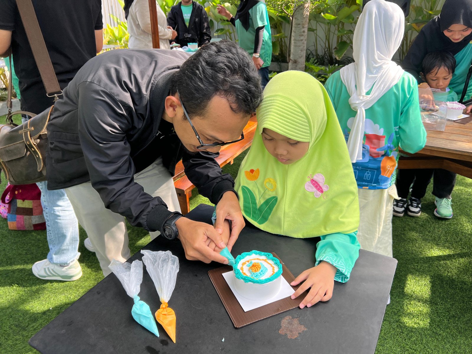 Tingkatkan Kreatifitas Anak di Banjarbaru, PLN Gelar Decorating Cake Class di Hari Anak Nasional
