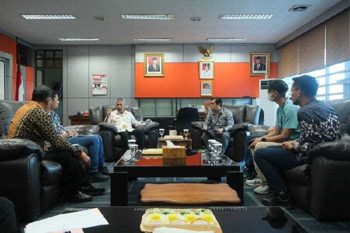 Sampaikan Rencana Pengembangan Infrastruktur Ketenagalistrikan, Manajemen PLN UIP KLB Audiensi ke Pj Bupati Kubu Raya