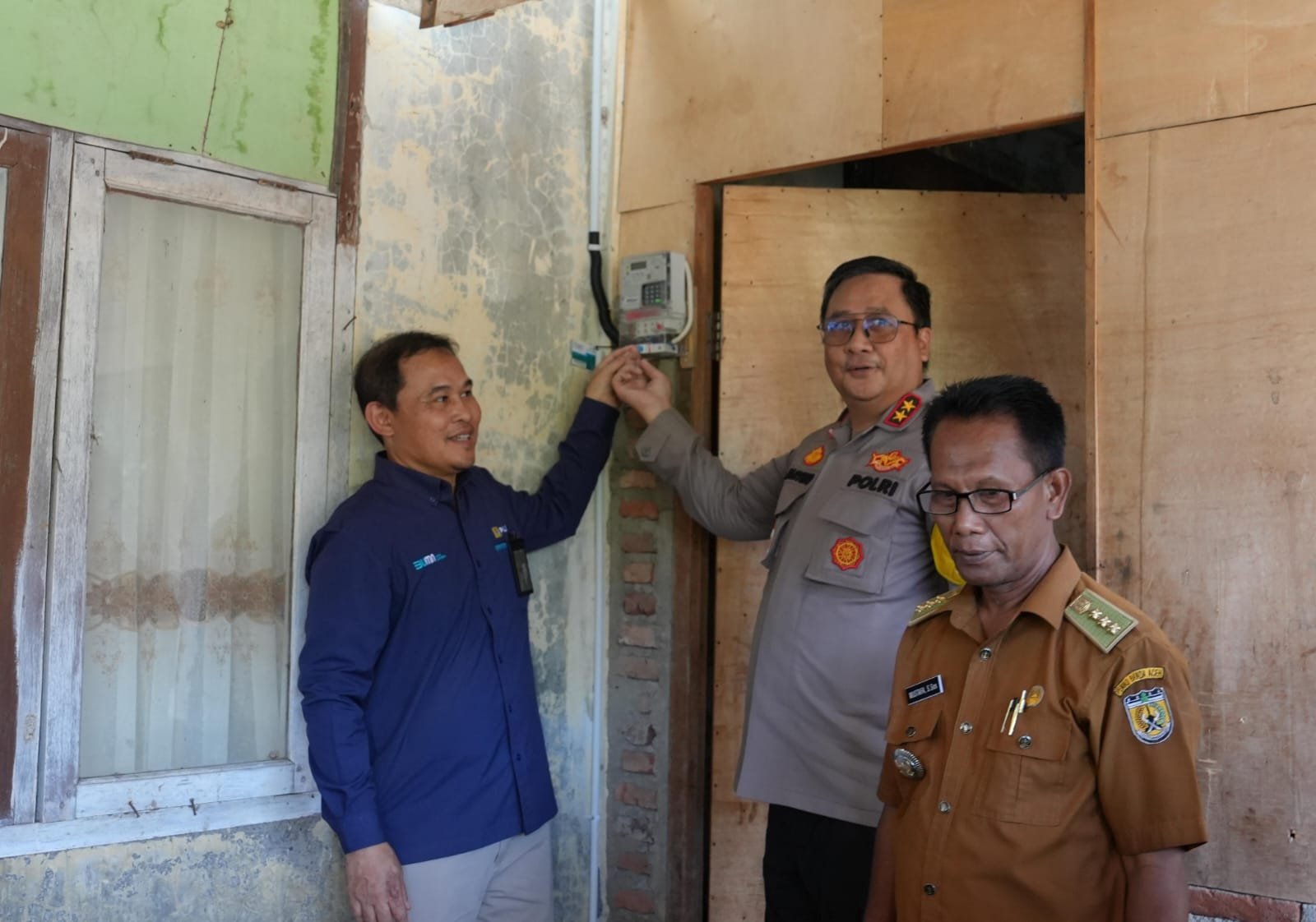 Rayakan HUT RI ke-79, Donasi Pegawai PLN Nyalakan Listrik Gratis Bagi 7.357 Keluarga Kurang Mampu