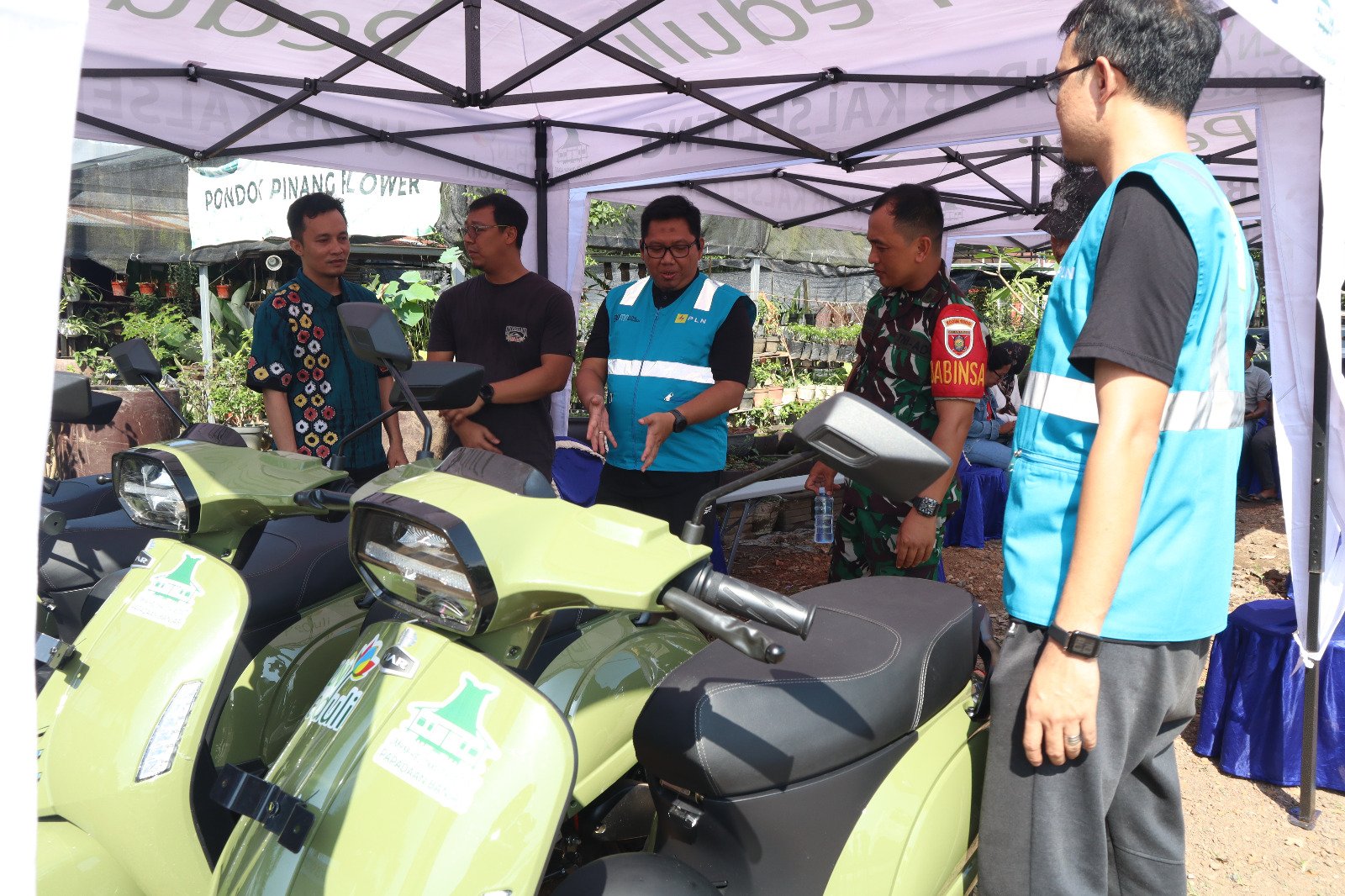 PLN Salurkan Motor Listrik Bagi Pelaku UMKM di Banjarbaru