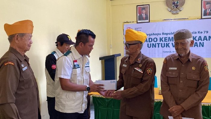 YBM PLN Berikan Kado Kemerdekaan Untuk Veteran di Pontianak