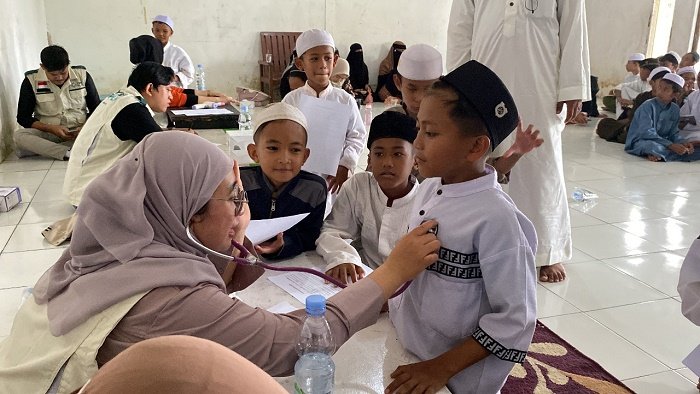 Hari Anak Nasional, YBM PLN UIP KLB Adakan Program Senyum Sehat Santri