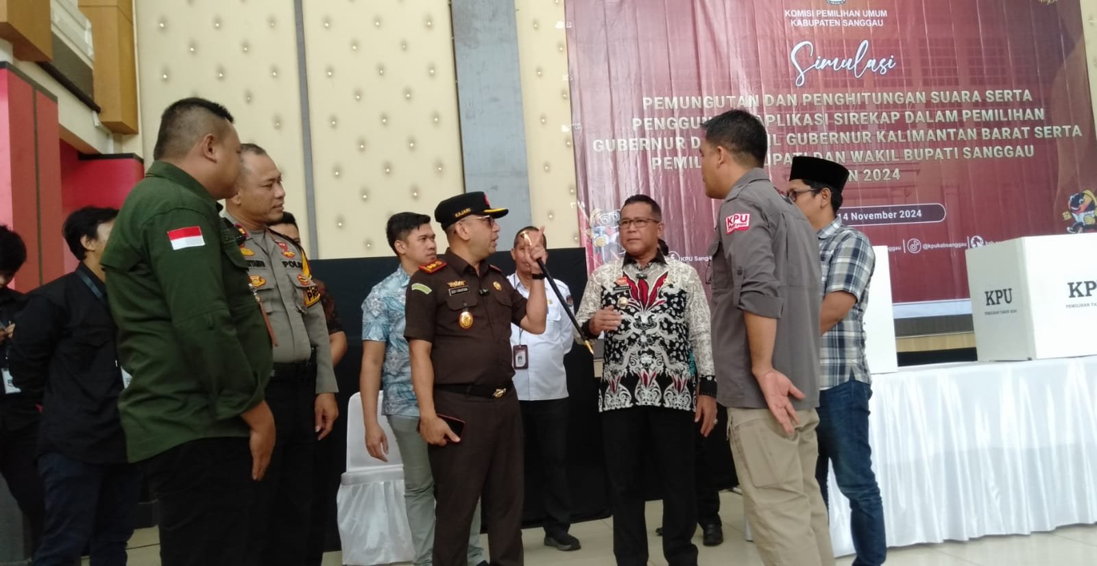 KPU Sanggau Gelar Simulasi Pemungutan dan Penghitungan Suara serta Penggunaan Aplikasi SIREKAP