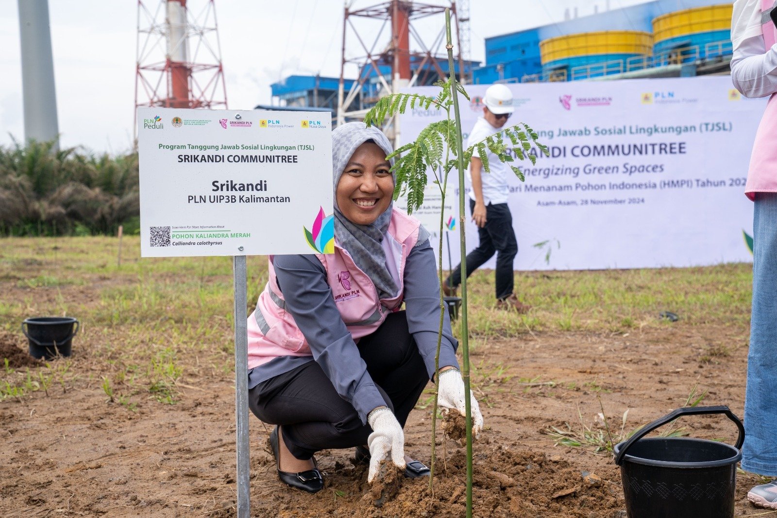 Srikandi PLN UIP3B Kalimantan Tanam 1.100 Pohon Untuk Dukung Energi Terbarukan dan Kelestarian Lingkungan