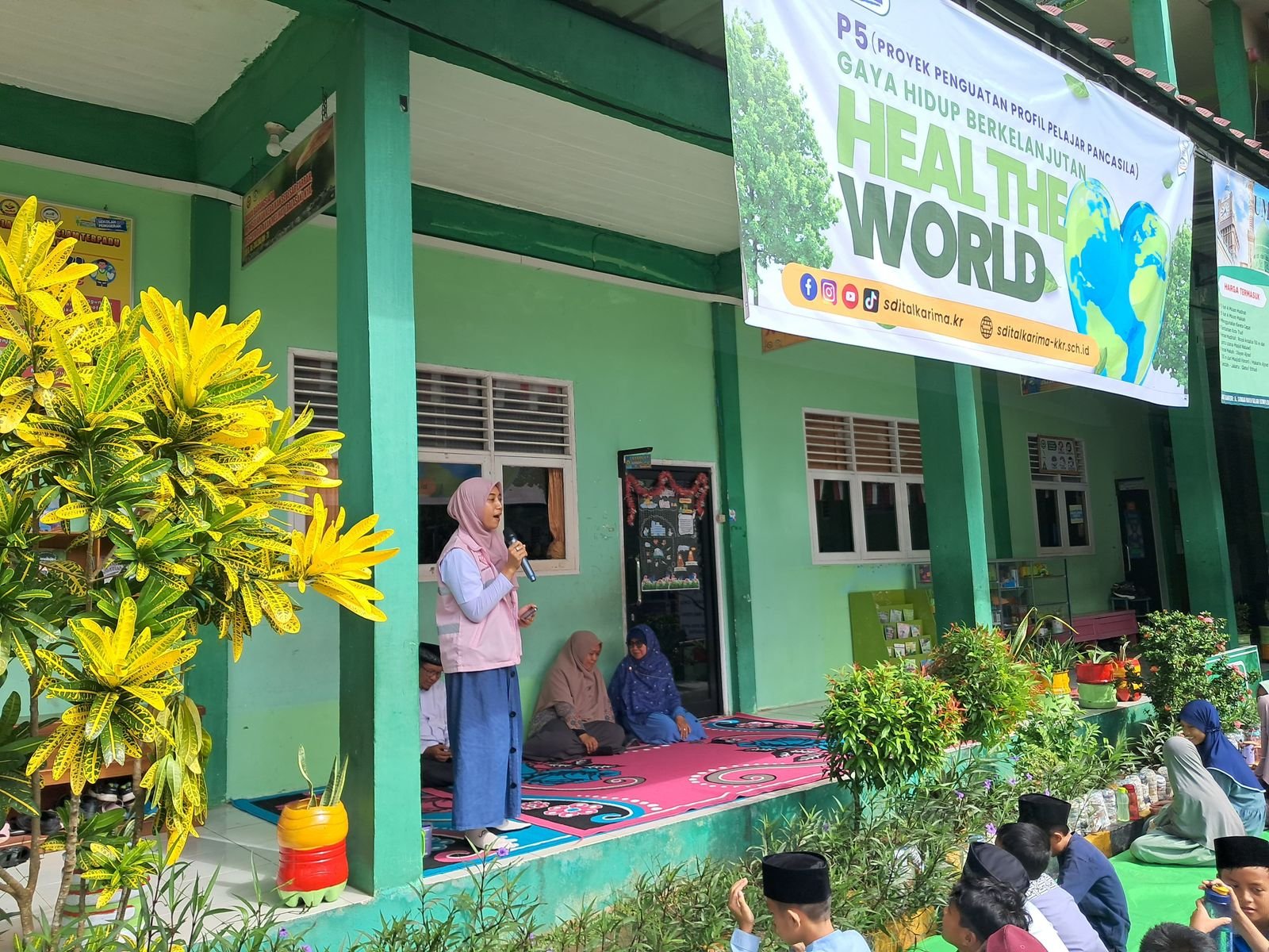Srikandi PLN Tingkatkan Kesadaran Kelistrikan Untuk Generasi Emas Kalbar di Hari Anak Sedunia