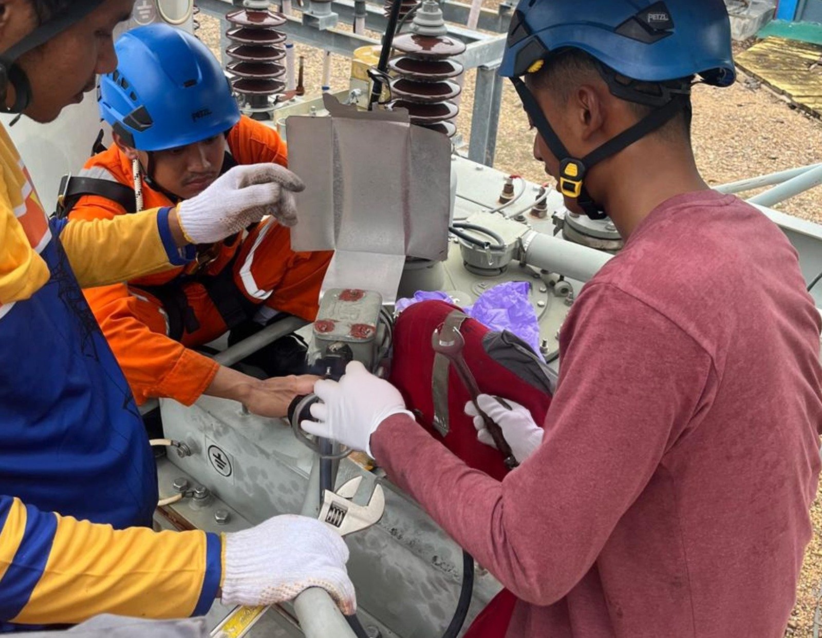 Jaga Listrik Nataru, PLN Gerak Cepat Perbaiki Kebocoran Oli Trafo Gardu Induk di Banjarmasin