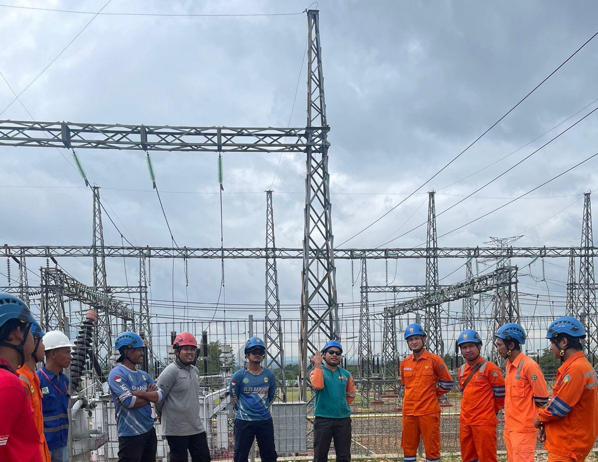 Jaga Keandalan Listrik Selama Natal dan Tahun Baru, PLN Perkuat Peralatan Anti Petir