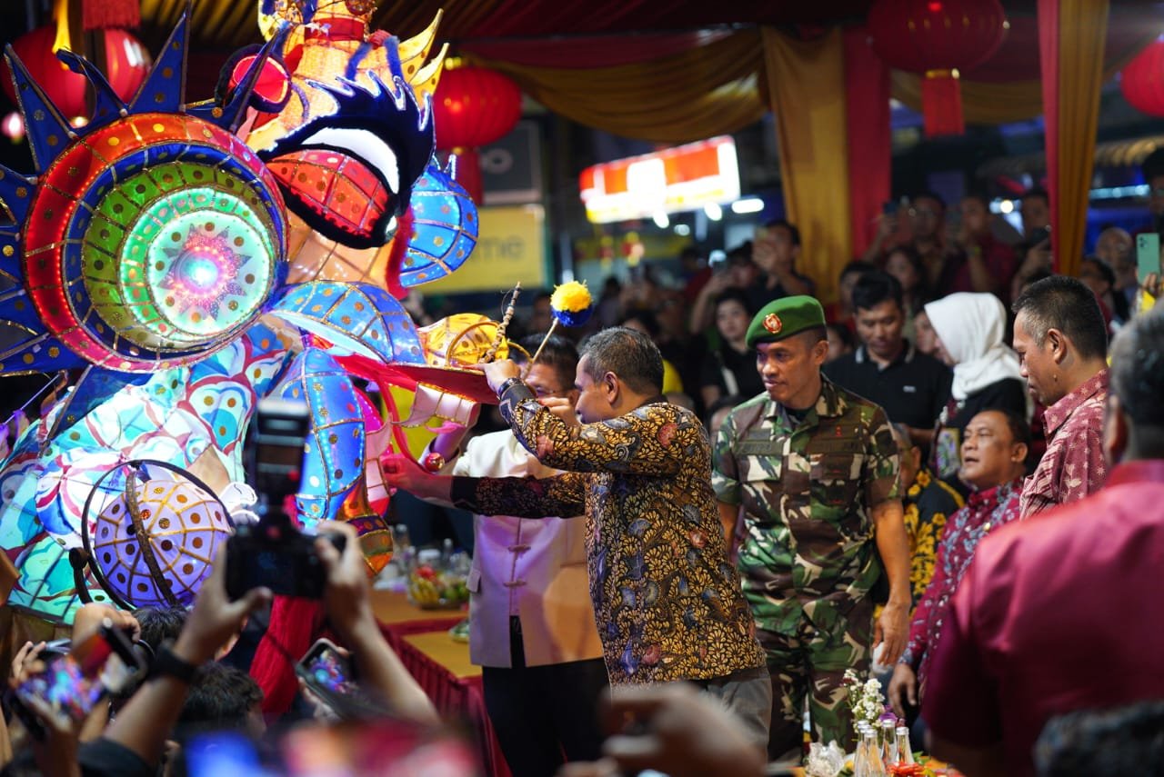 39 Naga Bersinar Tebar Pesona di Bumi Khatulistiwa, Edi Suryanto Sebut Cap Go Meh Beri Dampak Ekonomi Masyarakat