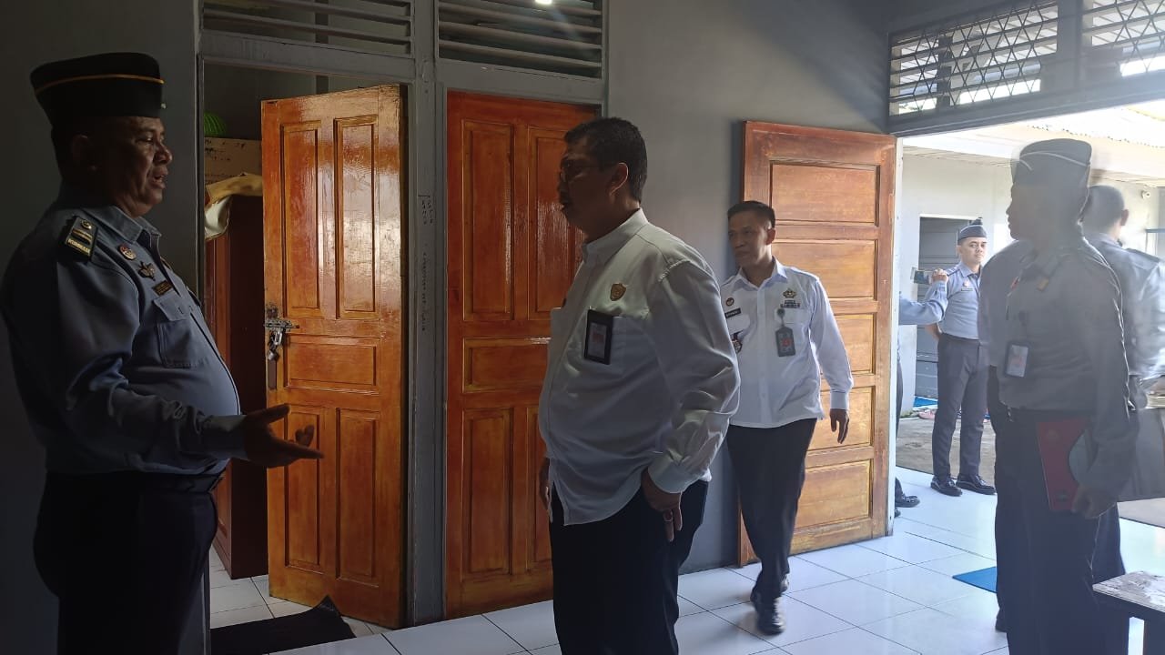 Kakanwil Ditjen Pemasyarakatan Kalbar Minta Rutan Putussibau Dibenahi