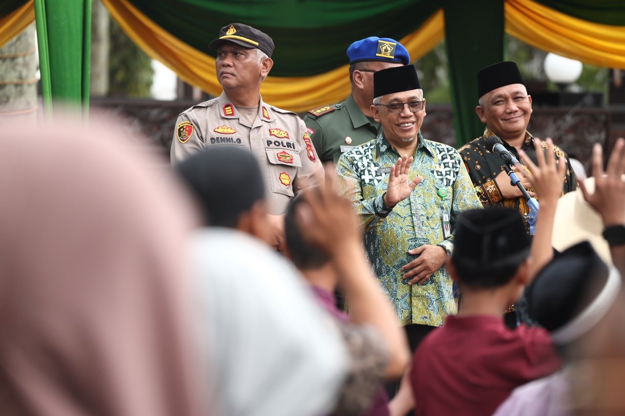 Ribuan Peserta Pawai Taaruf Semarakkan Sambut Ramadan 1446 H