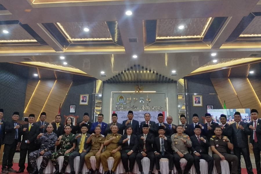 Pidato Politik Perdana, Bupati Alex: Saya Akan Jadi Pemimpin Semua Golongan