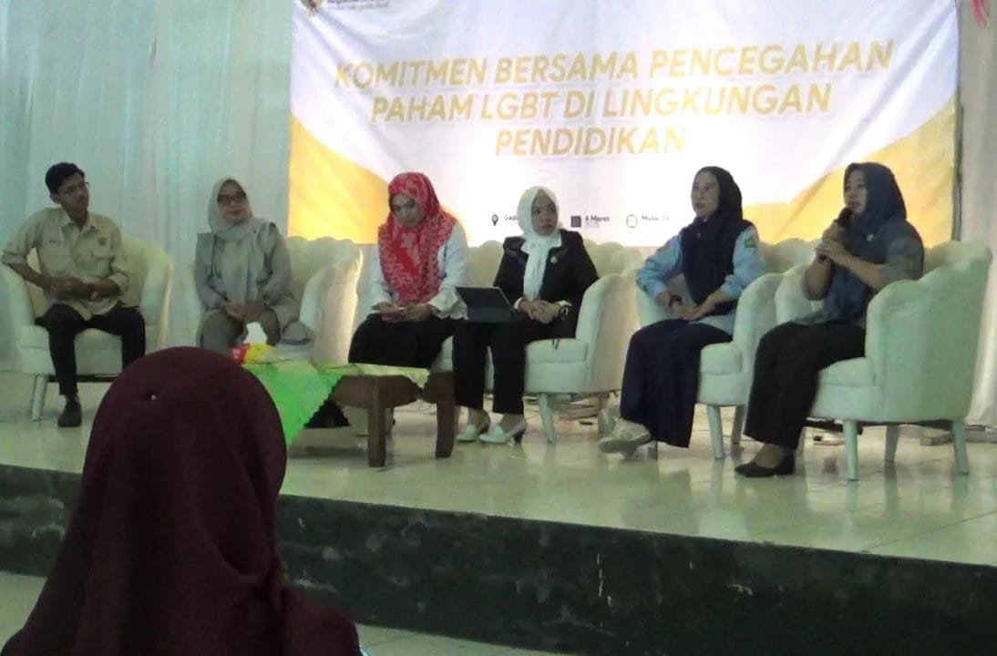KPPAD Kalbar Gelar Diskusi Cegah Pengaruh Negatif Penyebaran LGBT di Kalangan Pelajar