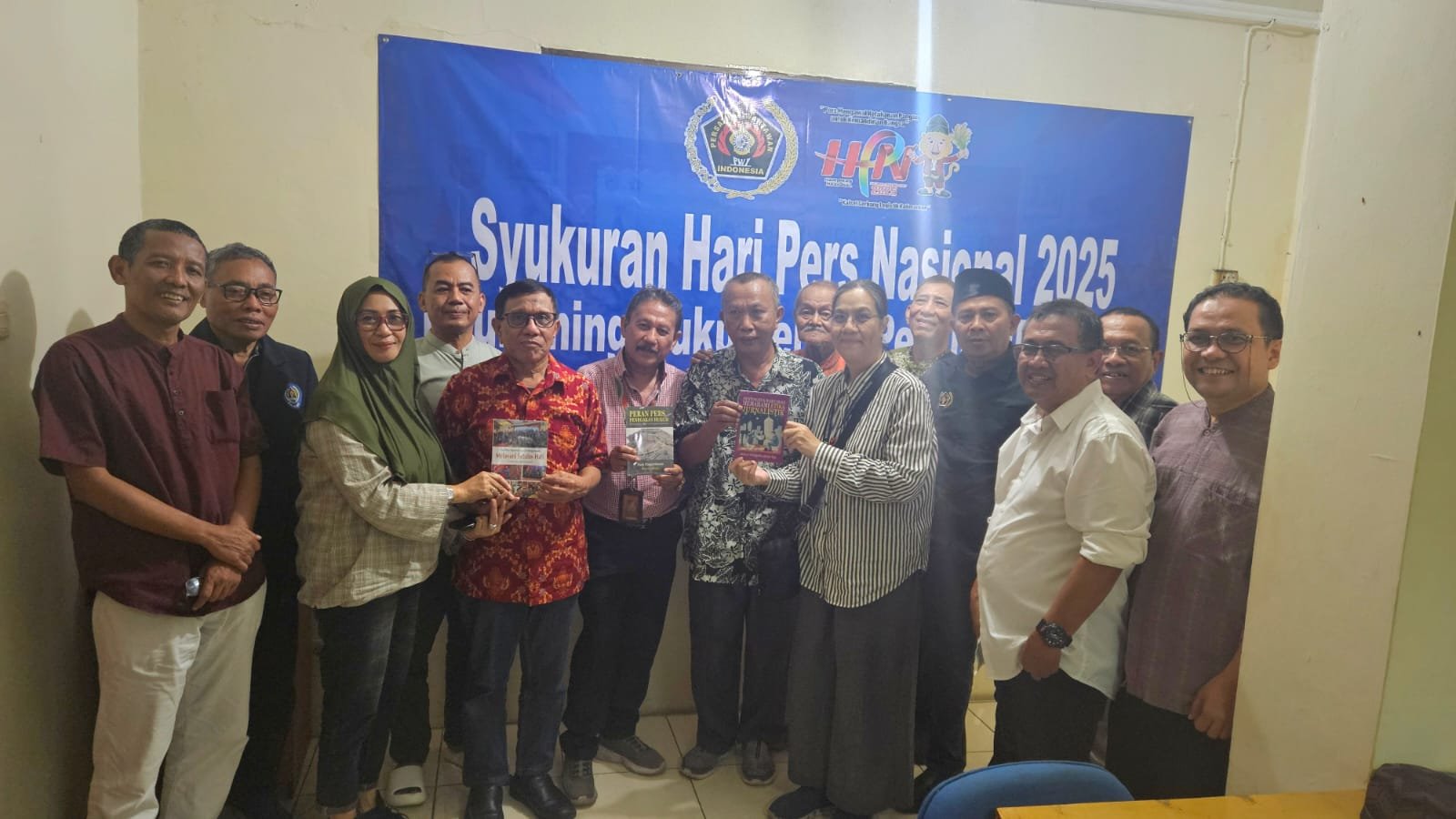 PWI Gelar Buka Puasa Bersama dan Peluncuran Buku Pernak Pernik HPN 2025