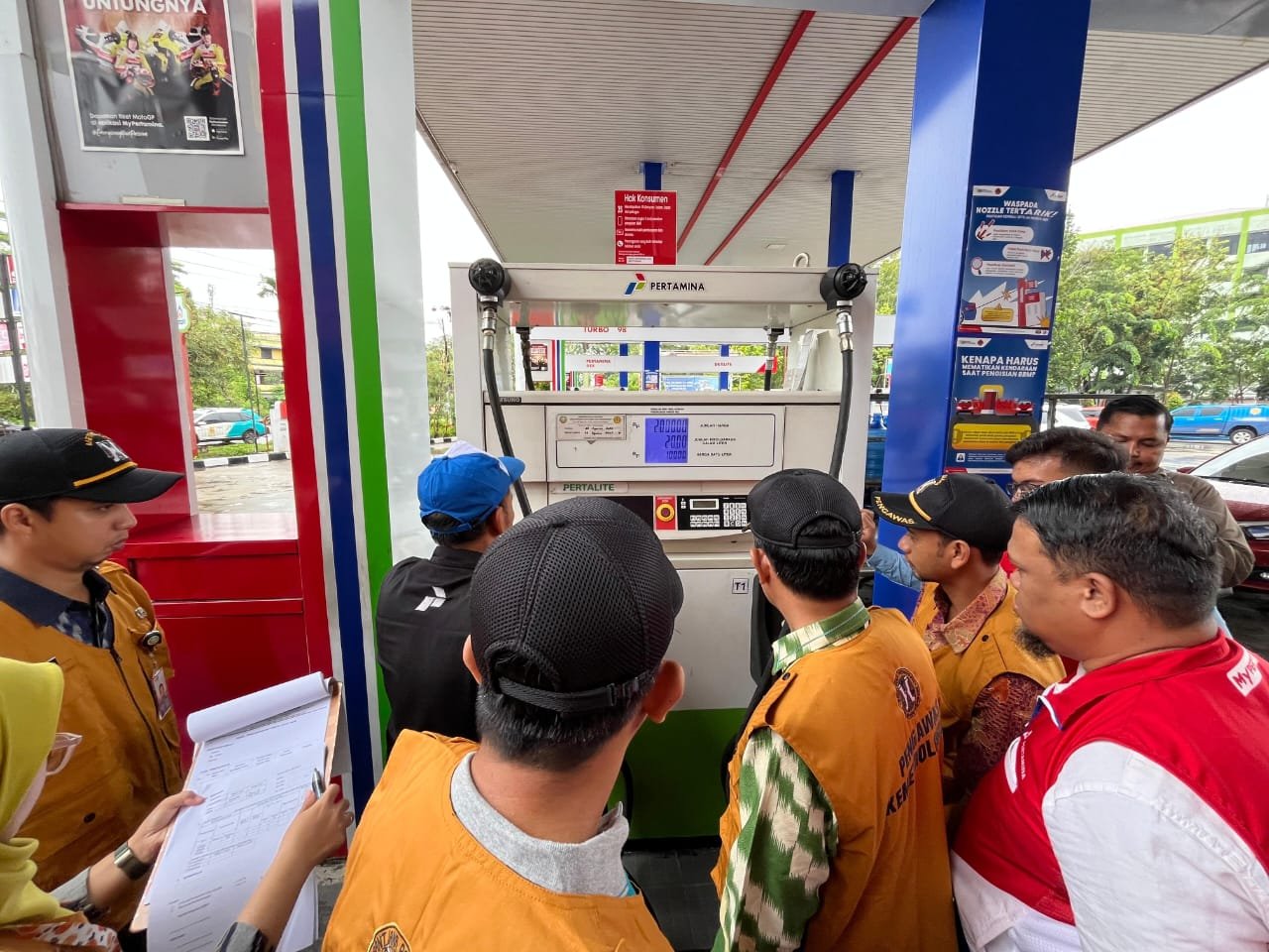 Tim Pengawas Lakukan Uji Tera Pompa di SPBU Coco Paris II