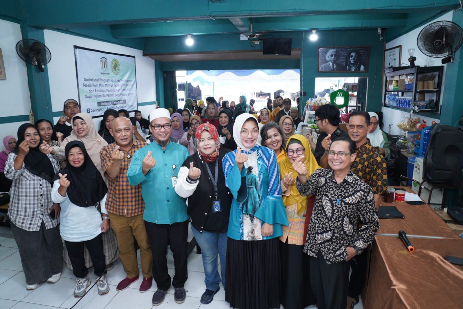 Dekranasda Pontianak Apresiasi Pemberdayaan UMKM Lewat Fasilitasi Pinjaman POM Mini Migor dan Dana KUR Super Mikro