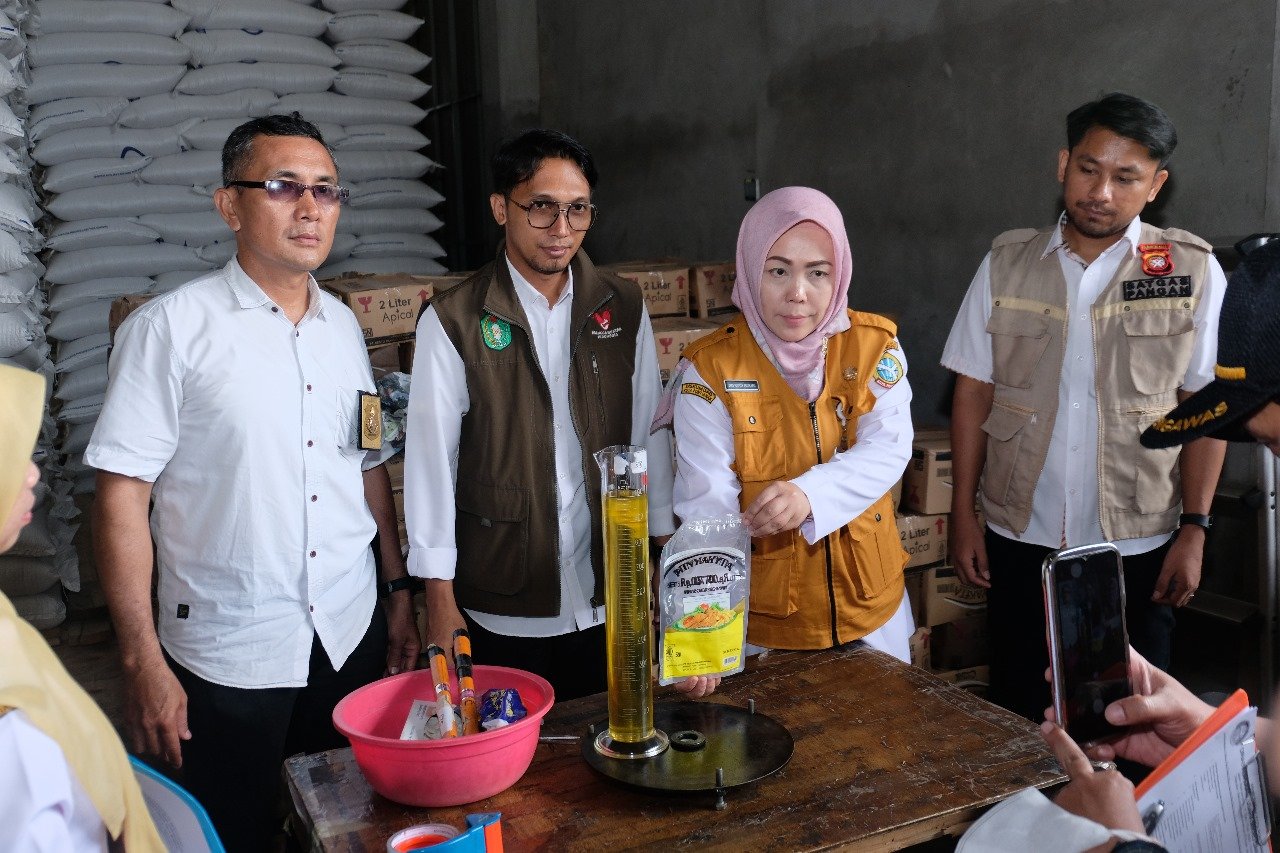 Kadiskumdag Pontianak Pastikan Produk Minyakita Sesuai Takaran