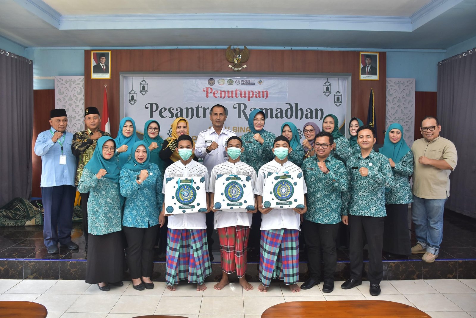 PKK Pontianak Berbagi Bingkisan kepada Anak-anak Binaan LPKA Kelas 2