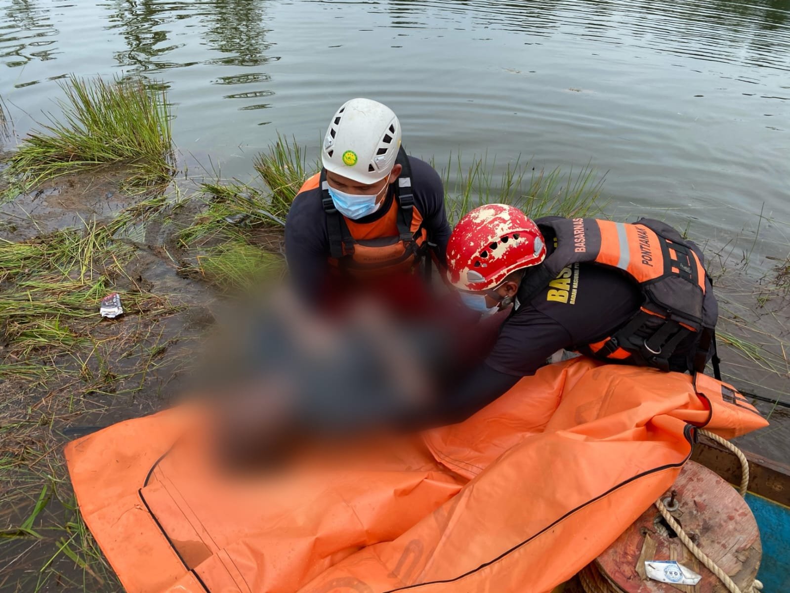 Warga Sintang Tewas Tenggelam Saat Mencari Ikan di Danau Tepang