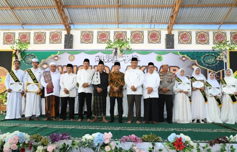 Wabup Ketapang Hadiri Wisuda Akbar Tahfidzul Qur’an