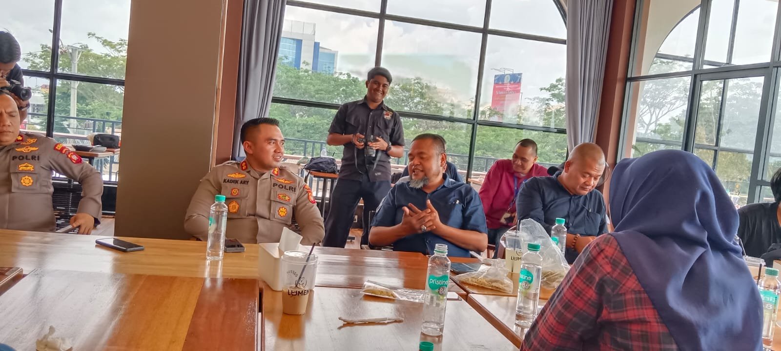 Kapolres Kubu Raya Jalin Keakraban bersama Jurnalis Lewat Silaturahmi Ngopi Bareng
