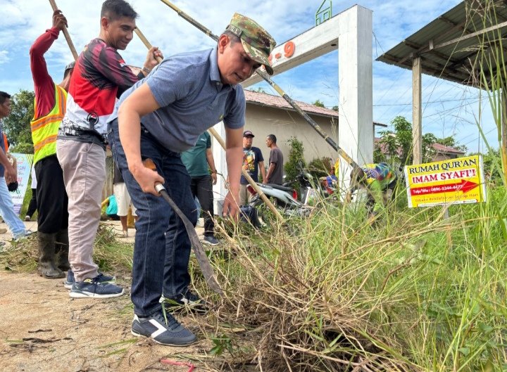 Wawako Bahasan Ikut Kerja Bakti Bersih-bersih Parit Cegah Genangan