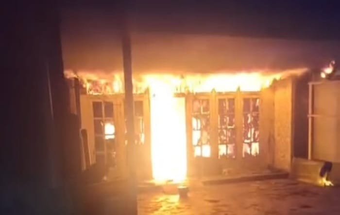 Penderita Gangguan Jiwa Diduga Sebabkan Rumah dan Toko Bangunan di Pontianak Terbakar