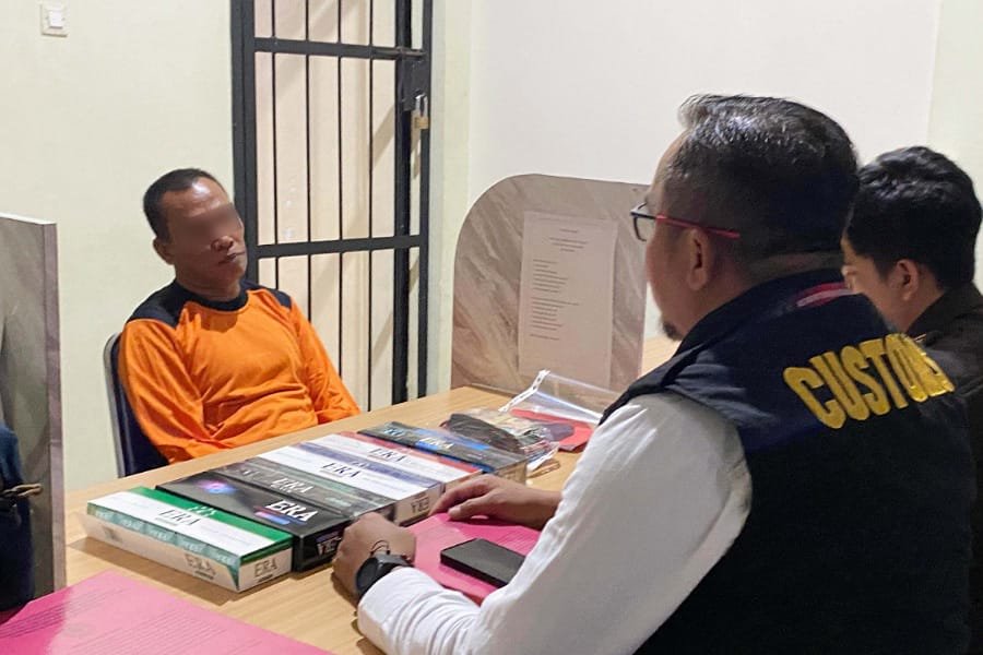 Bea Cukai Limpahkan Tersangka dan BB Ratusan Ribu Batang Rokok Ilegal ke Kejaksaan Ketapang